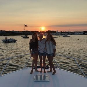 Meet your Posher, Holliday